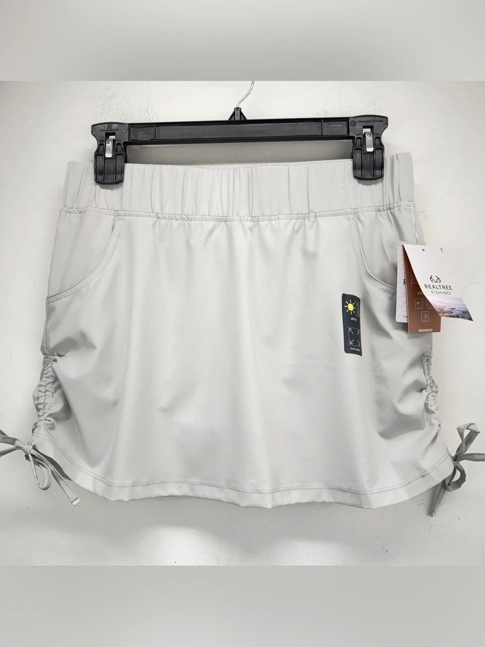 Realtree Fishing size Medium Women’s Glacier Gray Cinched Outdoor Skort NWT